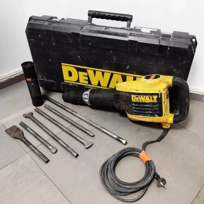 MŁOT WYBURZENIOWY DEWALT D25899K