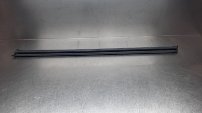 Молдинг уплотнитель дверь правый перед volvo xc60 ii фото №1