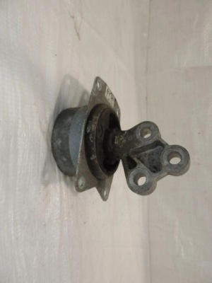 Кронштейн подушка коробки opel insignia a 1,8 13227728 фото №1