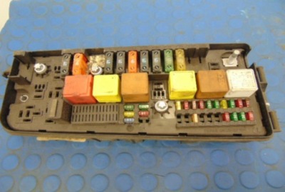 Opel vectra c коробка запобіжників 13112921 фото №1