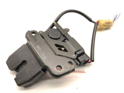 Замок крышки задний  toyota avensis t25 sedan/limuzyna 03-08 фото №1