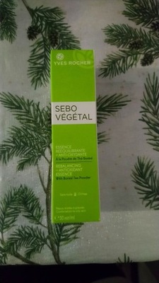 Matujące serum Yves Rocher sebo vegetal