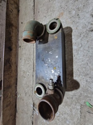 Volvo радіатор оливи 11033628 11110107 oem фото №1