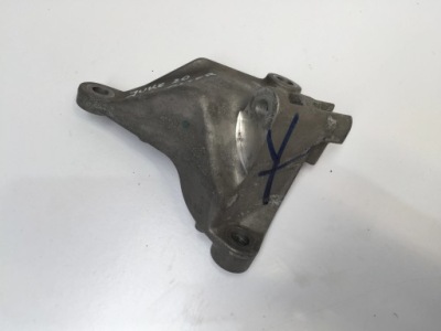 Nissan juke 2 f16 1.0 кронштейн генератора 117107507r фото №1