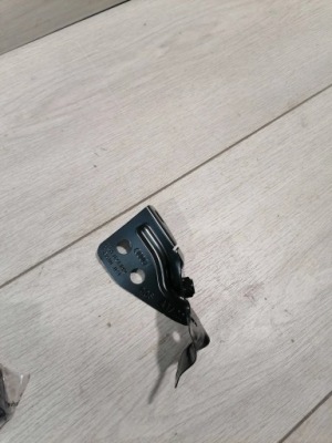 Audi a1 ii кронштейн крила правий 82a821142 фото №1