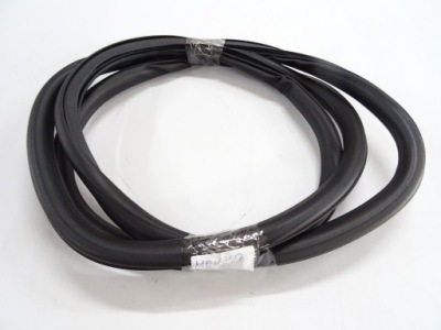 Opel mokka прокладка дверь правый задняя фото №1