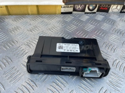 Tesla model s модуль тормоза ручного 1007618 фото №1