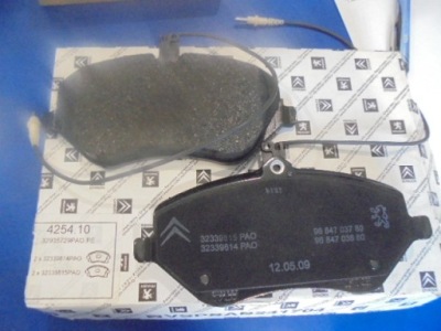 Тормозные колодки тормозные перед peugeot 407 фото №1
