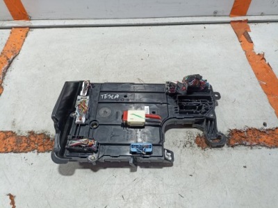 Tesla model 3 модуль komforut 1567455-02-b фото №1