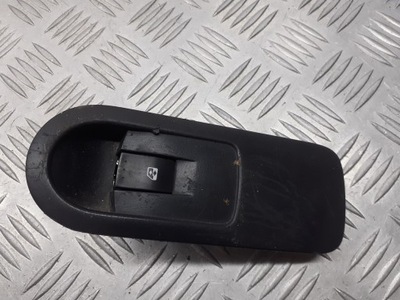 Панель стекло правый перед renault scenic ii 156013740 фото №1