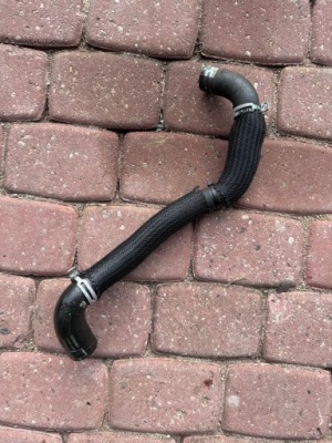 Шланг пабтрубок  воды renault arkana 1,3 tce 215014324r фото №1