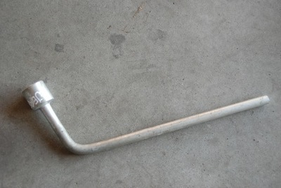 Pajero iv ключ do kół фото №1