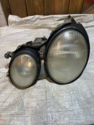 Mercedes w208 a208 лампа левый перед 147551 147347-00 фото №1