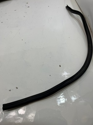 Прокладка капот cayenne ii 7p5 7p5823727b фото №1