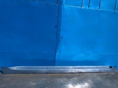 Toyota prius iii правая молдинг накладка порог 8w1 фото №1