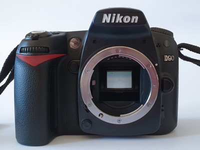 Nikon D90 + 3 obiektywy 10-24mm, 18-105mm, 35mm