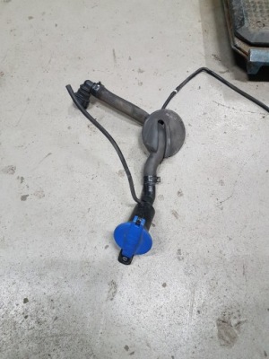 Заливная горловина горловина бачок омывателя --- kia stinger фото №1