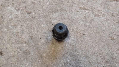 Renault megane iv отбойник кронштейн крышки багажника фото №1