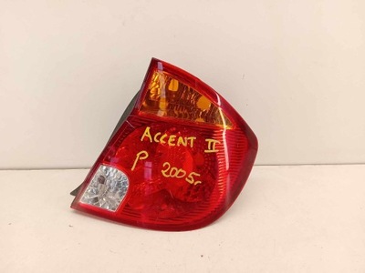 Hyundai accent ii лампа правая задняя 02-05 фото №1