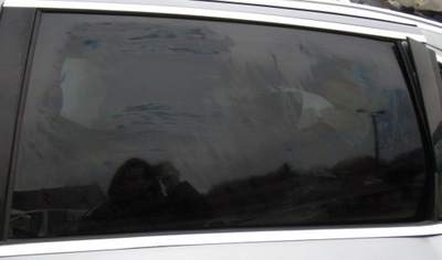 Audi q7 скло двері лівий задня фото №1