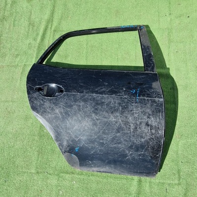 Toyota auris 1 двері праве задня фото №1