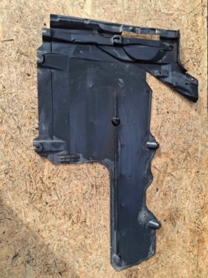 Audi a4 b9 захист підвіска права 8w0825216j фото №1