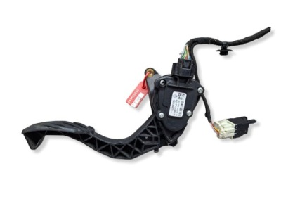 Потенциометр педаль газа 180108467r dacia duster ii 2017- фото №1