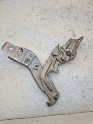 Mercedes w177 петля капот правый a1778801200 новый фото №1