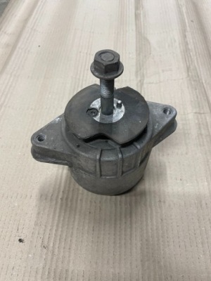 Подушка подвеска двигателя правая porsche 970 panamera фото №1