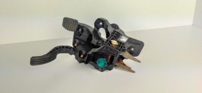 Trafic iii vivaro b педаль газа тормоза 465018560r фото №1