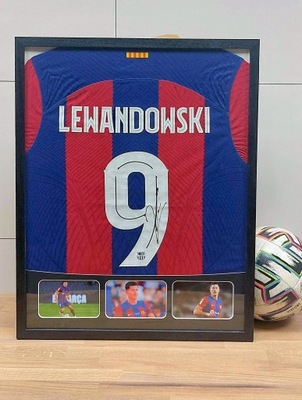 Robert Lewandowski, FC Barcelona - koszulka z autografem w ramie (zag)