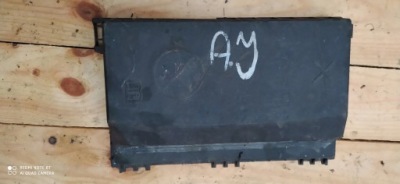 Кришка коробка запобіжників astra j 13302323 фото №1