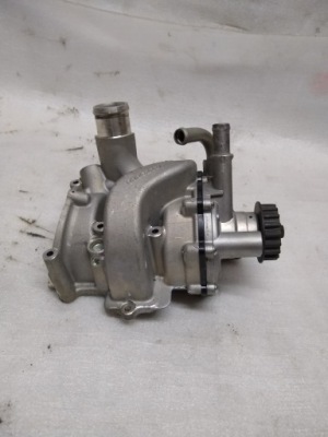 Насос води mclaren 650s 2019 рік 00062231 фото №1