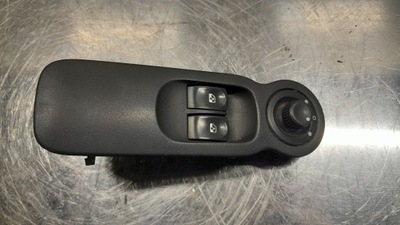 Renault modus перемикач вікон лівий перед 8200277630 фото №1