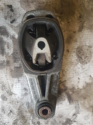 Кронштейн подушка двигателя peugeot 208 9802483780 фото №1