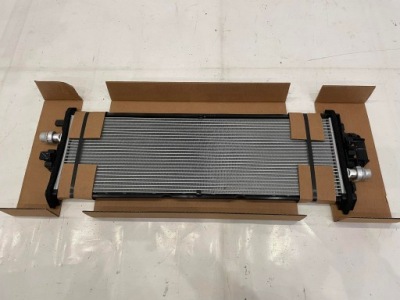 Tesla model 3 радиатор воды новая 1077082-00- фото №1