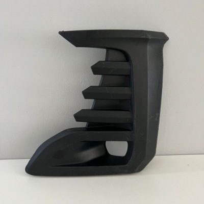 Toyota hilux gr 2019- решётка w бампер правая 52128-yy080 фото №1