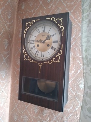 Stary zegar z wahadłem wiszący Chodzież
