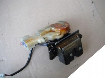 Mazda premacy 99-05 замок кришки задній фото №1