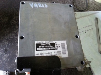 Toyota yaris i 1.0 99-05 - бортовий комп'ютер 8966152064 фото №1