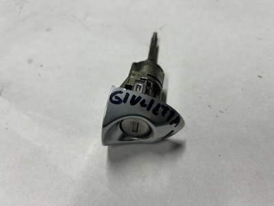 Alfa romeo giulietta вкладка замка левый перед фото №1