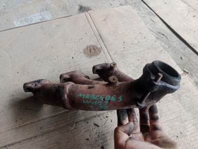 Колектор випускний mercedes w123 2.8 280 ce фото №1