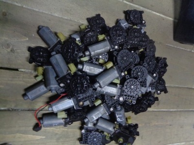 Bmw e46 моторчик скло правий задня 8362065 фото №1