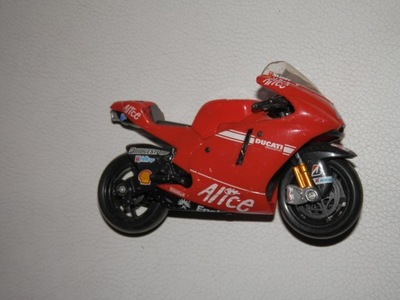 Ducati Desmosedici 2007 Maisto model resorak motocykl 1/18