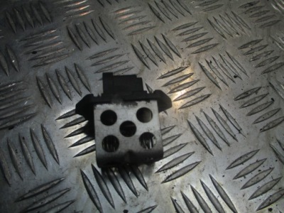 Резистор вентилятора радиатора renault laguna 2 1.9 dci 7700432632 фото №1