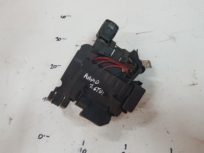 Rapid 12-17r 1.6 tdi cay коробка запобіжників фото №1