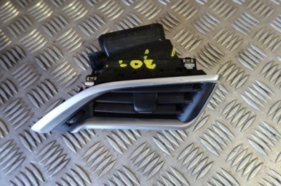 Решітка обдув права peugeot 208 i 9673131677 фото №1