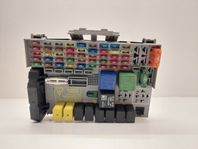 Коробка запобіжників opel astra g omega 24431677 фото №1