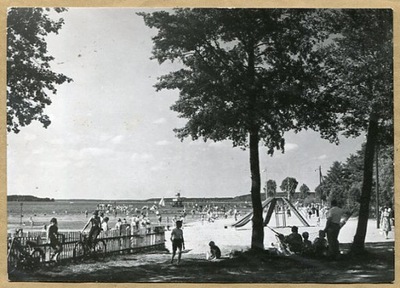 CHARZYKOWY :: Plaża nad jeziorem