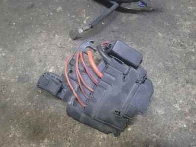 Коробка запобіжників клема vw seat 6r0915345a фото №1